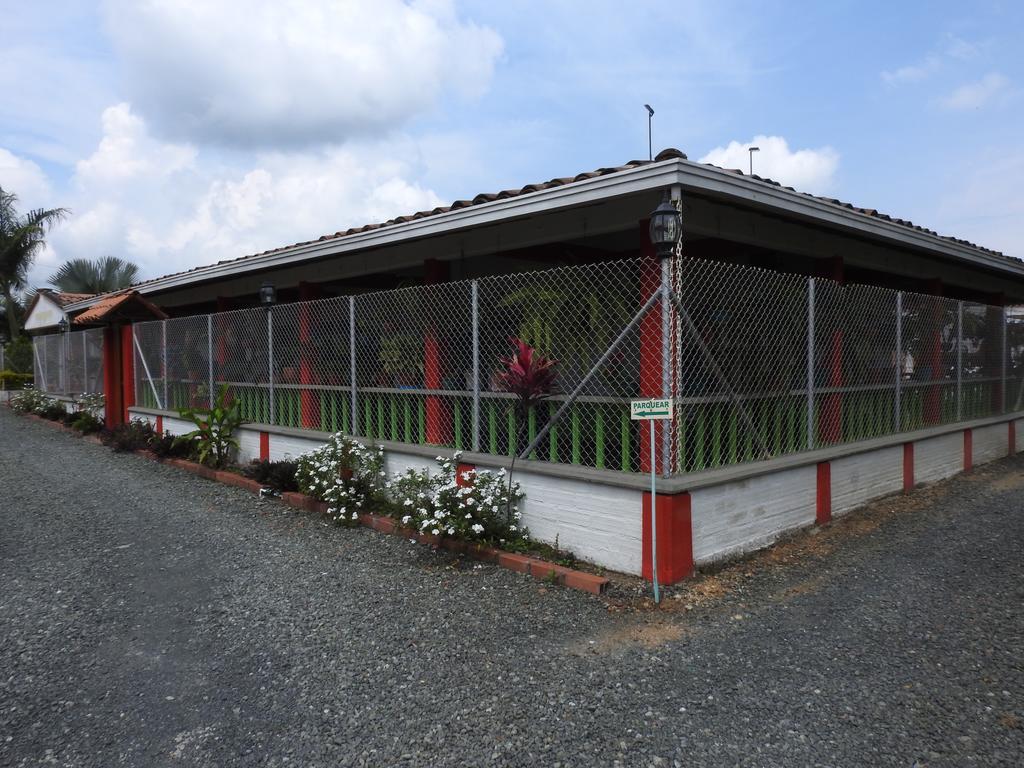 Hostal La Sultana Santa Rosa De Cabal Eksteriør bilde
